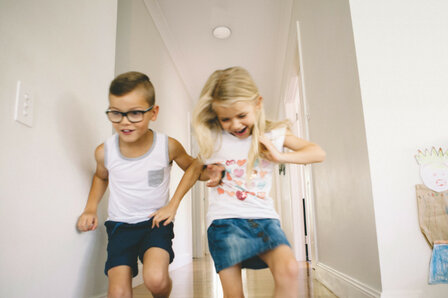 Rookmelder voor woningbeveiliging met slimme connectiviteit sirene en split spectrum sensor voor directe melding bij rookdetectie