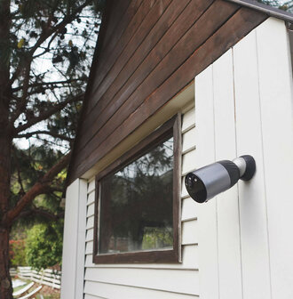 Buitencamera voor buiten met draadloze werking zonnepaneel oplaadbare batterij 4K resolutie en kleur nachtzicht