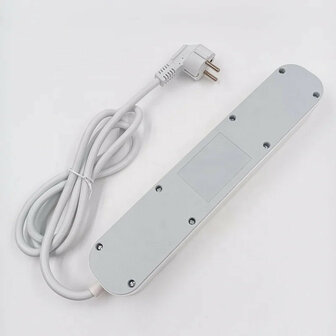 WiFi stekkerdoos voor thuis met 4 EU stopcontacten 2 USB A en 1 USB C poort en app bediening