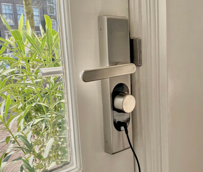 Powerkit voor Loqed Smartlock met oplaadbare NiMH batterijen en 3 meter kabel