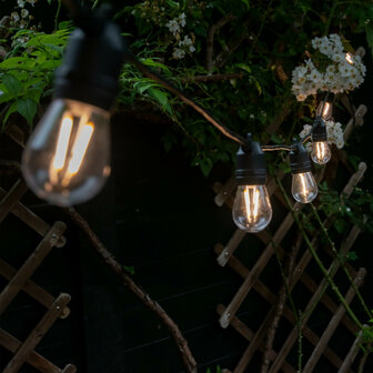 Lightstring voor tuin met wifi bediening en dimbare warm witte lampen