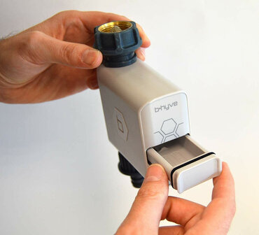 Kraan timer voor tuinirrigatie met wifi hub en app bediening voor waterbesparing