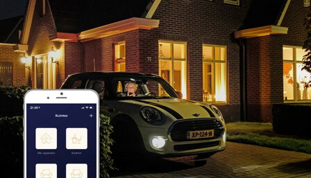 AduroSmart E27 led lamp voor binnenverlichting met warm witte dimbare verlichting en draadloze bediening