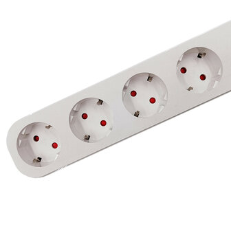 Slimme witte WiFi stekkerdoos met 4 stopcontacten en 3 USB-poorten