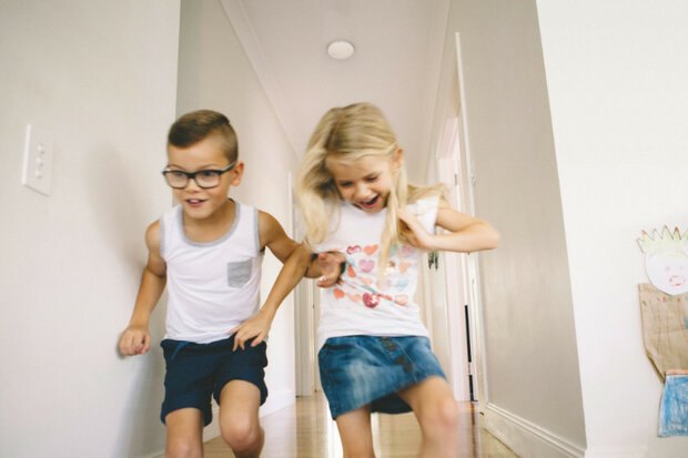 Rookmelder voor woningbeveiliging met slimme connectiviteit sirene en split spectrum sensor voor directe melding bij rookdetectie