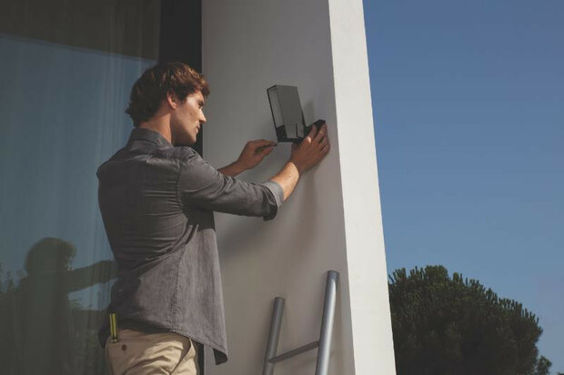 Outdoor beveiligingscamera voor buiten met draadloze wifi bediening infrarood nachtzicht en schijnwerper