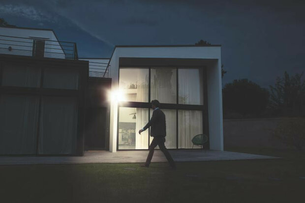 Outdoor beveiligingscamera voor buiten met draadloze wifi bediening infrarood nachtzicht en schijnwerper