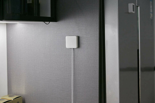 Switchbot Hub Mini voor gordijnen met Bluetooth en automatische tijd en temperatuurregeling