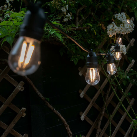 Lightstring voor tuin met wifi bediening en dimbare warm witte lampen
