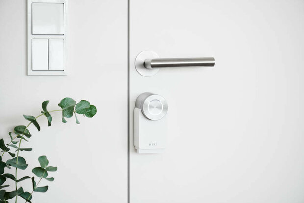 Smart slot voor deurbeveiliging met oplaadbare batterij en wifi bluetooth verbinding