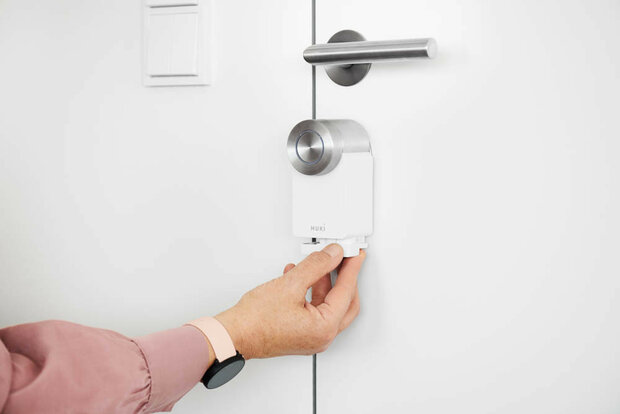 Smart slot voor deurbeveiliging met oplaadbare batterij en wifi bluetooth verbinding