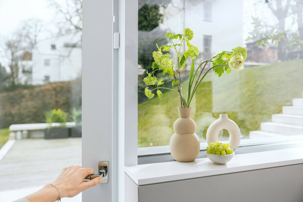 Deur raam sensor voor Bosch Smart Home systeem met pauzefunctie en Zigbee 3 communicatie