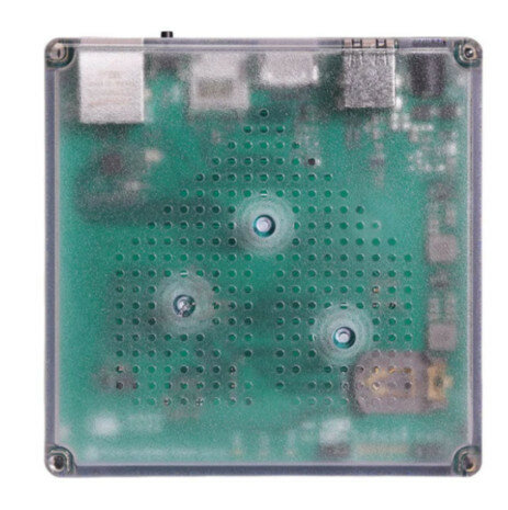 Smart hub voor smart home met bedraad protocol en lokale en cloud verbinding